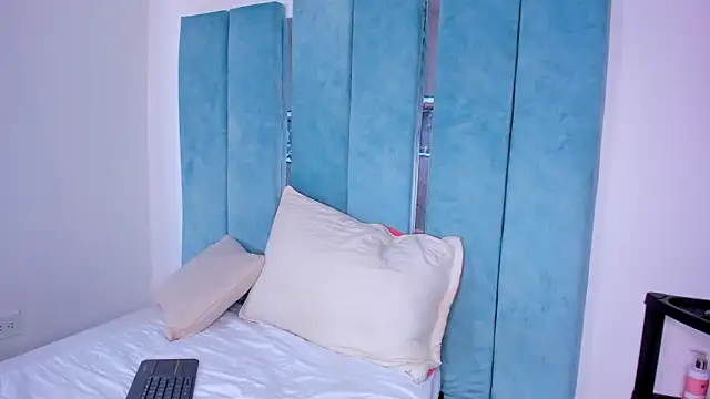 Snapshot of AlexxaSmall chatting on March 21, 11:55 am AlexxaSmall online show from March 21, 11:55 am