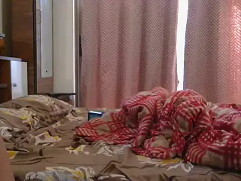 Cutie Pie1p online show from February 16, 9:04 am