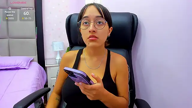 Snapshot of MelodyWinx chatting on November 2, 1:05 pm MelodyWinx online show from November 2, 1:05 pm