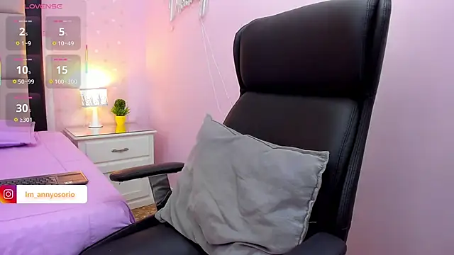 Snapshot of MelodyWinx chatting on October 27, 7:59 pm MelodyWinx online show from October 27, 7:59 pm