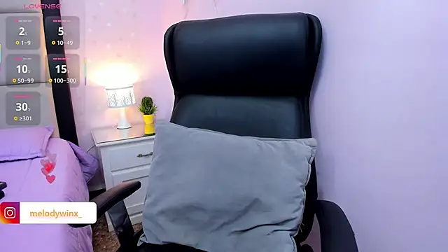 Snapshot of MelodyWinx chatting on November 10, 8:14 pm MelodyWinx online show from November 10, 8:14 pm