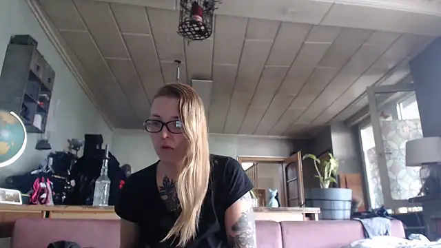 Astrid-Gilbert online show from February 21, 11:01 am