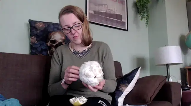 Astrid-Gilbert online show from February 25, 11:21 am