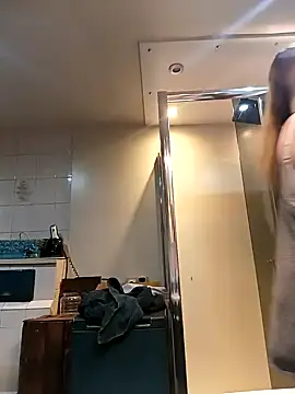 Astrid-Gilbert online show from February 18, 7:54 am