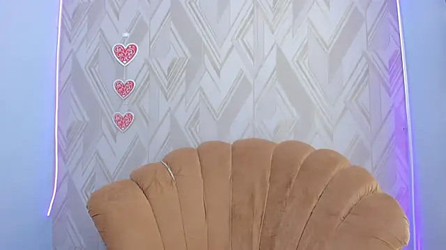 Snapshot of Emmagomez__ chatting on February 11, 9:35 pm Emmagomez online show from February 11, 9:35 pm