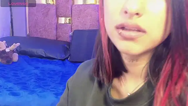 Snapshot of emily_fox_3 chatting on March 21, 12:18 am emily fox 3 online show from March 21, 12:18 am