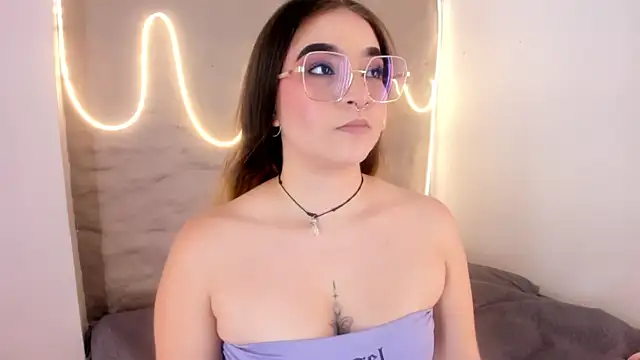 Shanntal  online show from February 10, 7:35 pm