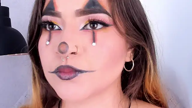 Shanntal  online show from October 3, 7:59 pm