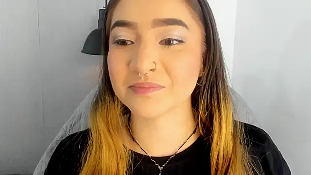 Shanntal  online show from October 10, 7:58 pm