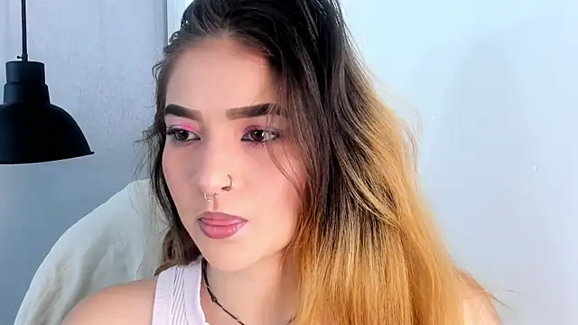 Shanntal  online show from October 9, 7:47 pm