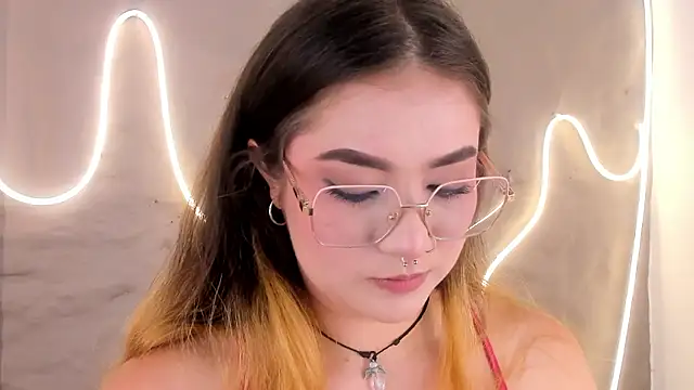 Shanntal  online show from March 4, 7:43 pm