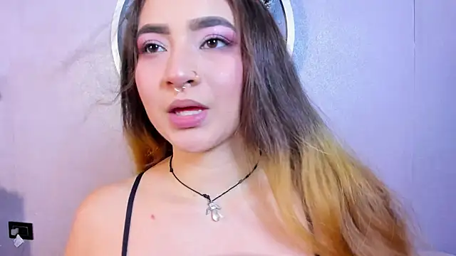 Shanntal  online show from December 19, 7:49 pm