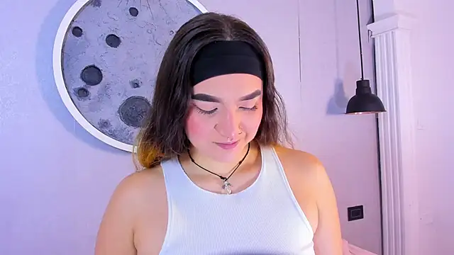 Shanntal  online show from January 6, 8:02 pm