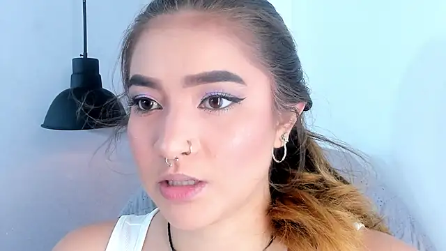 Shanntal  online show from October 11, 7:59 pm