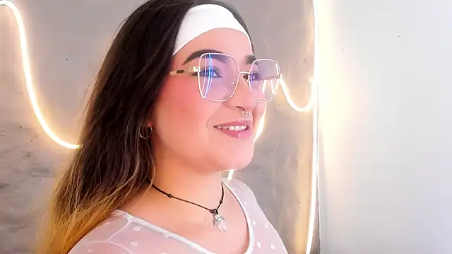 Shanntal  online show from March 11, 7:30 pm