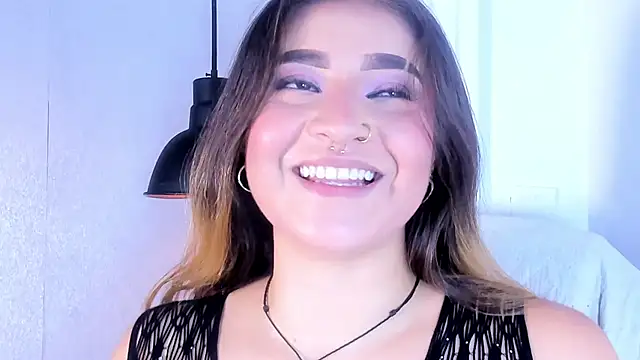 Shanntal  online show from November 8, 8:01 pm