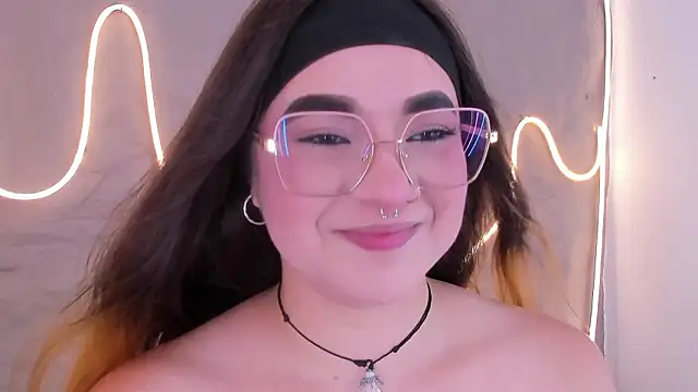 Shanntal  online show from March 13, 7:41 pm