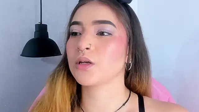 Shanntal  online show from October 8, 8:09 pm