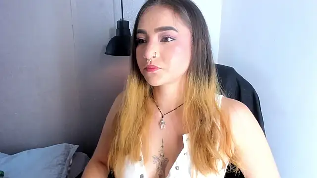 Shanntal  online show from October 6, 7:36 pm