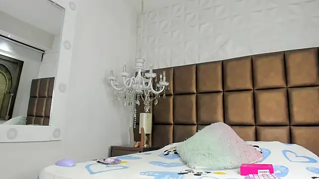 zoe taylorr1 online show from October 2, 4:16 am