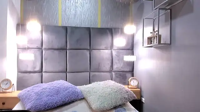 Snapshot of zoe_taylorr1 chatting on November 14, 12:14 am zoe taylorr1 online show from November 14, 12:14 am