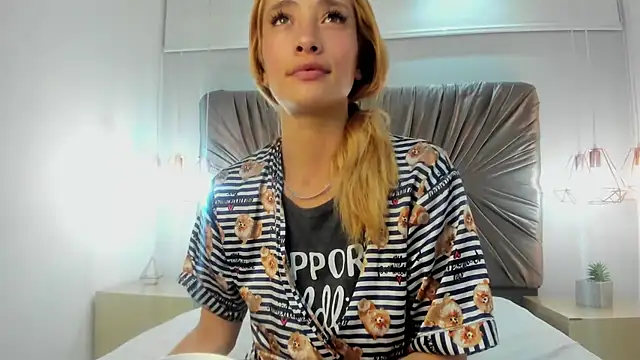 zoe taylorr1 online show from February 25, 7:31 am