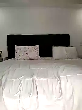 Snapshot of sofiaxox chatting on October 22, 12:32 am sofiaxox online show from October 22, 12:32 am