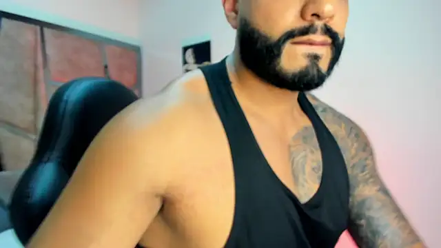 Snapshot of LeandroRusso chatting on February 21, 7:32 pm LeandroRusso online show from February 21, 7:32 pm