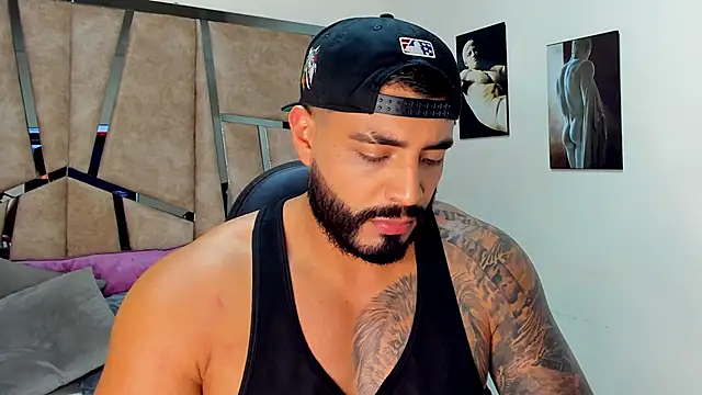 Snapshot of LeandroRusso chatting on March 7, 8:00 pm LeandroRusso online show from March 7, 8:00 pm