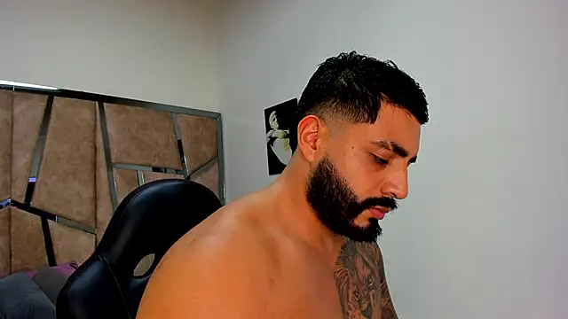 Snapshot of LeandroRusso chatting on March 12, 12:53 am LeandroRusso online show from March 12, 12:53 am