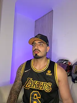 Snapshot of LeandroRusso chatting on November 3, 11:08 pm LeandroRusso online show from November 3, 11:08 pm