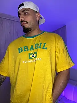 Snapshot of LeandroRusso chatting on September 9, 2:43 am LeandroRusso online show from September 9, 2:43 am