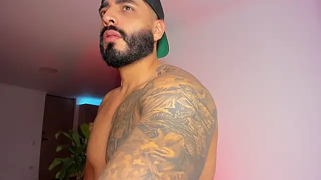 Snapshot of LeandroRusso chatting on March 18, 2:29 am LeandroRusso online show from March 18, 2:29 am