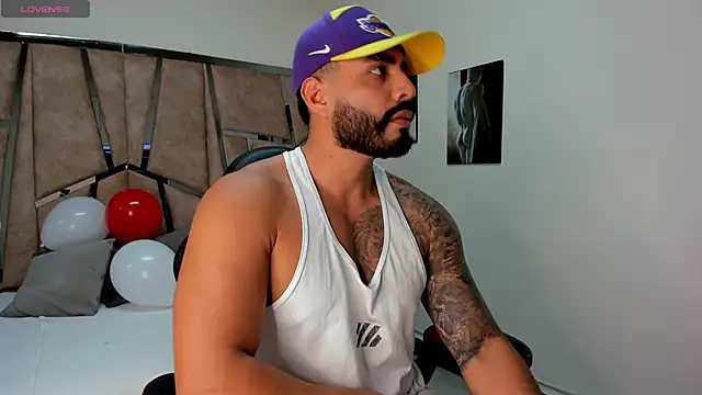 Snapshot of LeandroRusso chatting on February 16, 8:33 pm LeandroRusso online show from February 16, 8:33 pm