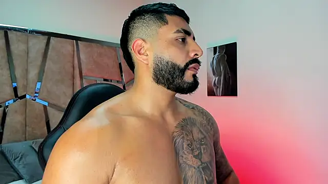 Snapshot of LeandroRusso chatting on February 21, 10:37 pm LeandroRusso online show from February 21, 10:37 pm