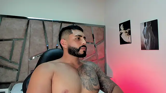 Snapshot of LeandroRusso chatting on February 20, 11:10 pm LeandroRusso online show from February 20, 11:10 pm