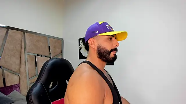 Snapshot of LeandroRusso chatting on March 15, 8:10 pm LeandroRusso online show from March 15, 8:10 pm