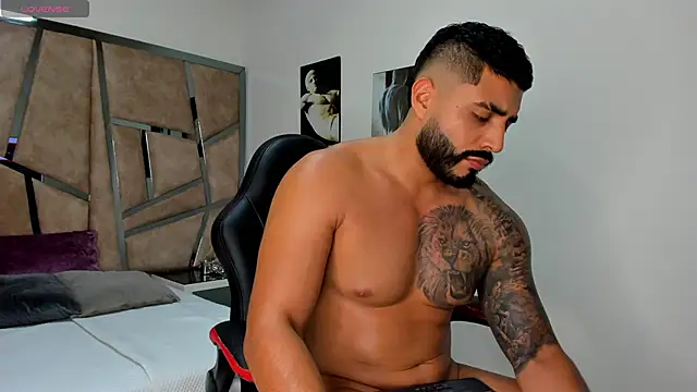 Snapshot of LeandroRusso chatting on February 19, 2:12 am LeandroRusso online show from February 19, 2:12 am