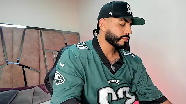 Snapshot of LeandroRusso chatting on February 20, 8:03 pm LeandroRusso online show from February 20, 8:03 pm