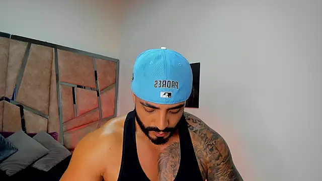 Snapshot of LeandroRusso chatting on March 6, 8:48 pm LeandroRusso online show from March 6, 8:48 pm