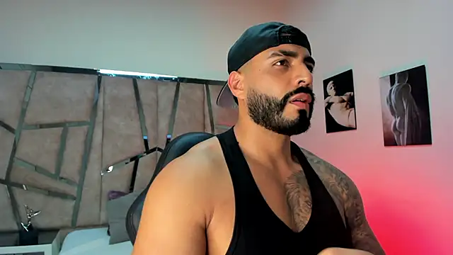 Snapshot of LeandroRusso chatting on February 22, 7:58 pm LeandroRusso online show from February 22, 7:58 pm