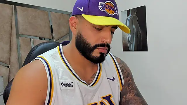 Snapshot of LeandroRusso chatting on March 1, 9:15 pm LeandroRusso online show from March 1, 9:15 pm