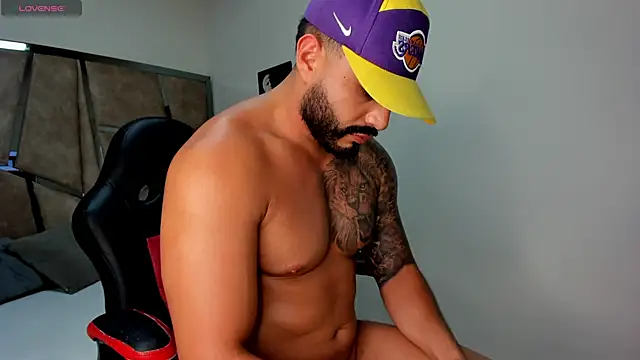 Snapshot of LeandroRusso chatting on February 17, 2:42 am LeandroRusso online show from February 17, 2:42 am