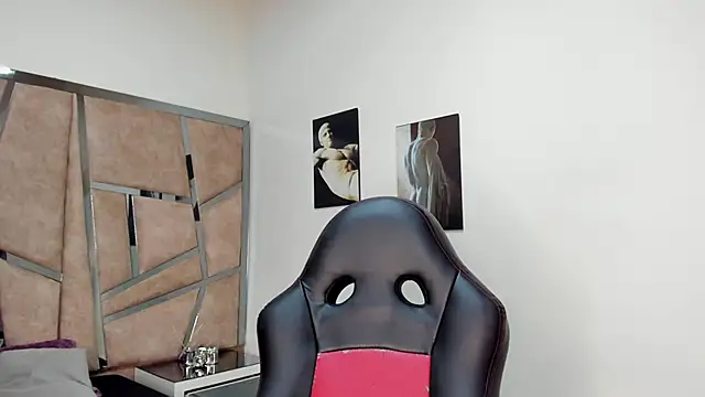 Snapshot of LeandroRusso chatting on February 25, 8:00 pm LeandroRusso online show from February 25, 8:00 pm