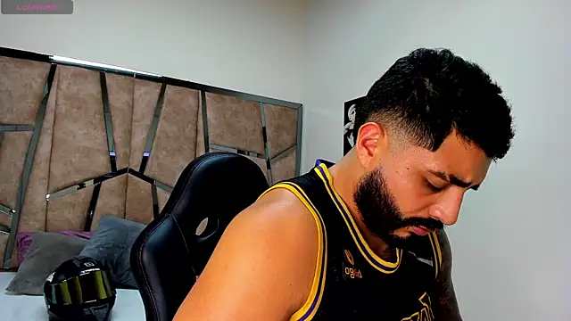 Snapshot of LeandroRusso chatting on March 12, 3:57 am LeandroRusso online show from March 12, 3:57 am