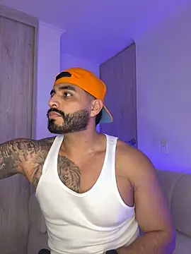 Snapshot of LeandroRusso chatting on October 1, 3:11 am LeandroRusso online show from October 1, 3:11 am