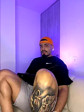 Snapshot of LeandroRusso chatting on September 10, 2:21 am LeandroRusso online show from September 10, 2:21 am