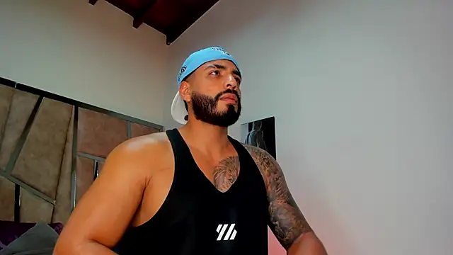 Snapshot of LeandroRusso chatting on March 7, 12:48 am LeandroRusso online show from March 7, 12:48 am