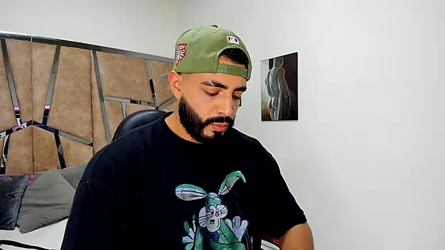 Snapshot of LeandroRusso chatting on March 12, 9:24 pm LeandroRusso online show from March 12, 9:24 pm