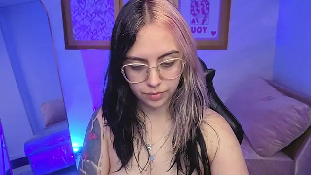 Hela v online show from January 10, 8:04 pm